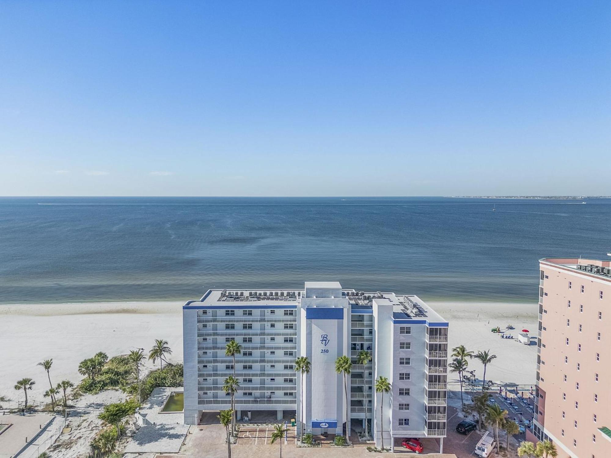 Beach Villas # 305 - Recently Refereshed! Condo Fort Myers Beach Bagian luar foto