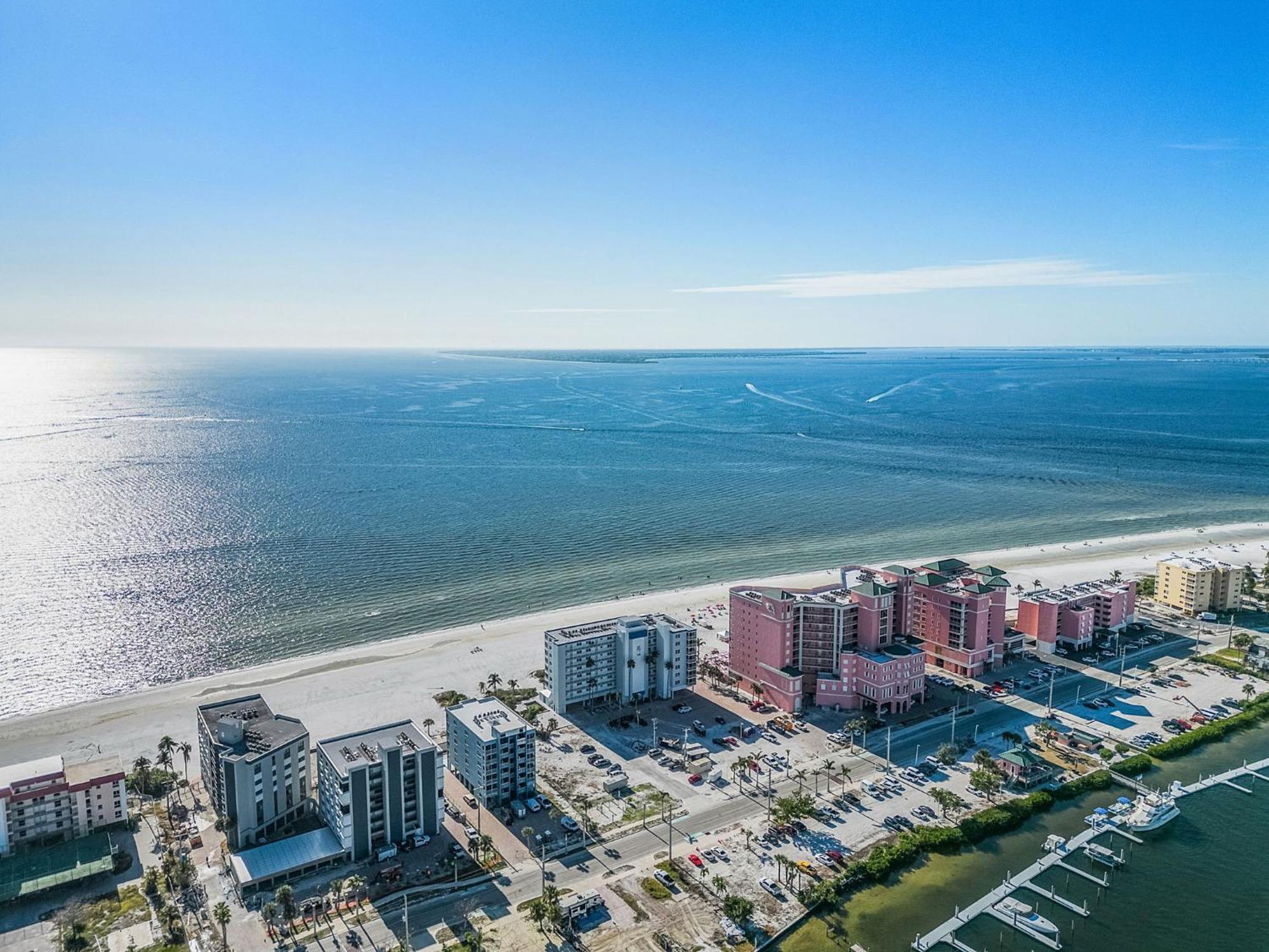 Beach Villas # 305 - Recently Refereshed! Condo Fort Myers Beach Bagian luar foto